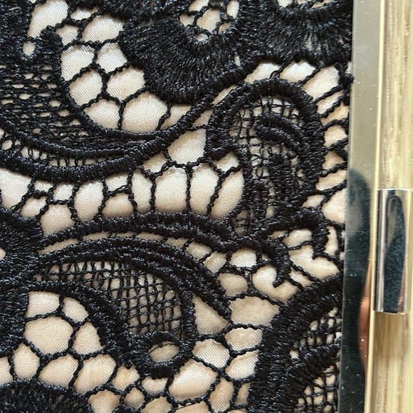 Clung - Picture 2 of 4